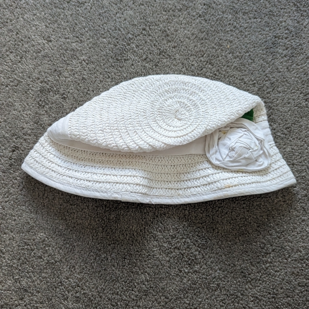 Charming Children's Place White Crocheted Sun Hat with Floral Detail - Size 4-6